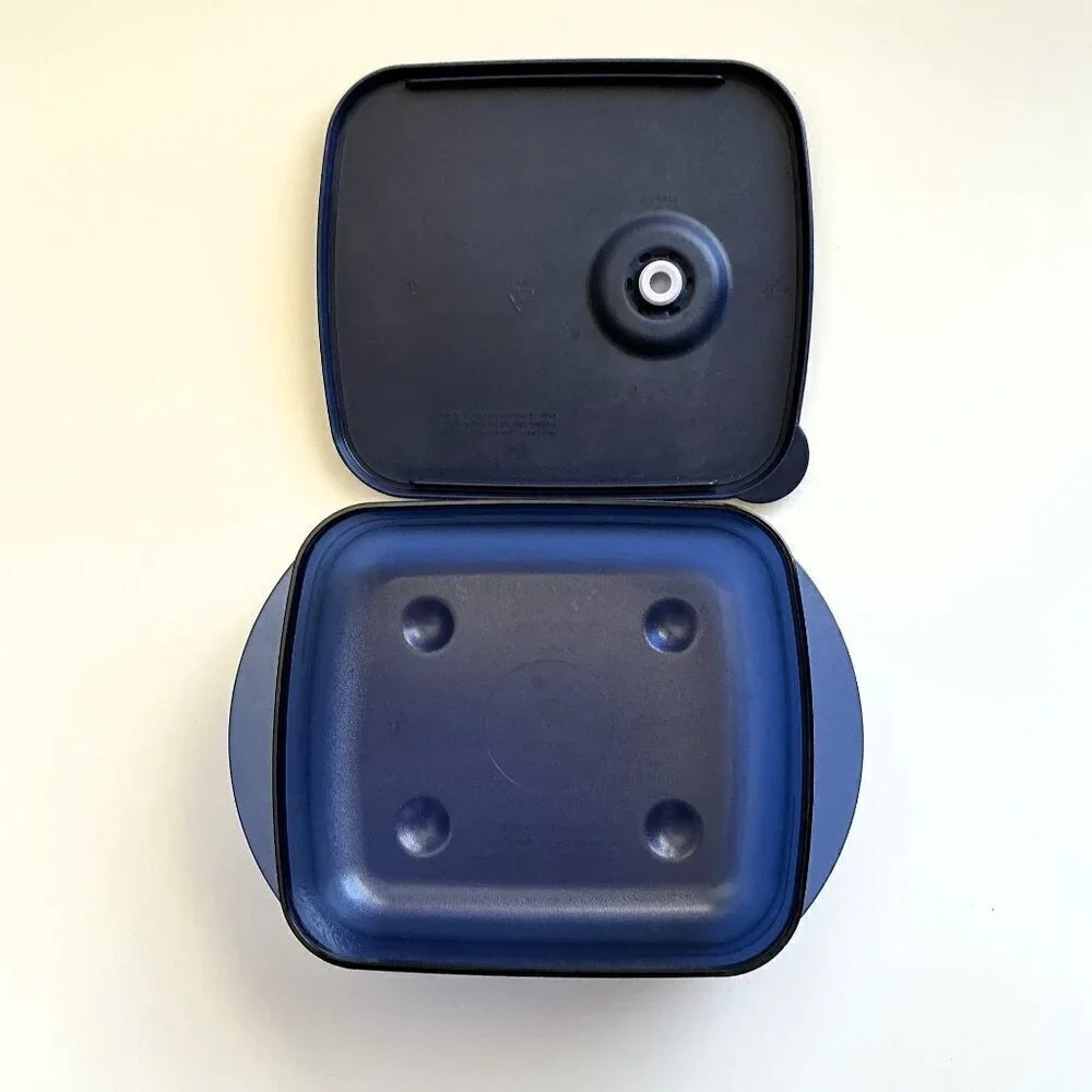 TUPPERWARE VENT N SERVE WITH LID